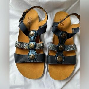 SAS Blue size 9 medium 40 T-strap Sandals Clover Strappy Comfort